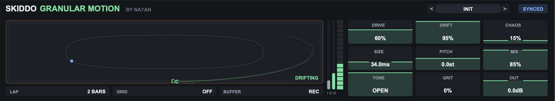 O SKIDDO no Live com DRIFT em 95% e o painel dizendo DRIFTING: o carro no meio da derrapagem, com o rastro, e os nove controles à direita